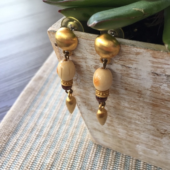 VINTAGE Brushed Gold with Beads Dangle Earrings - Picture 1 of 8
